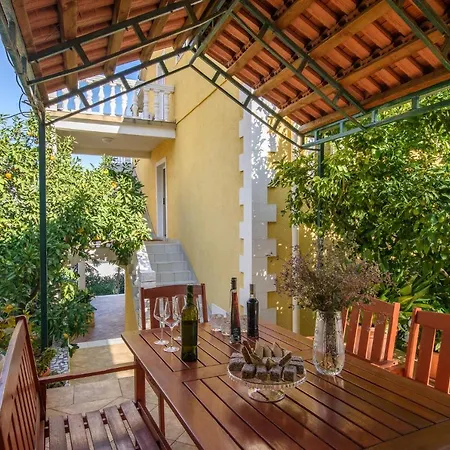 Studio Apartment Karmen Apartman *