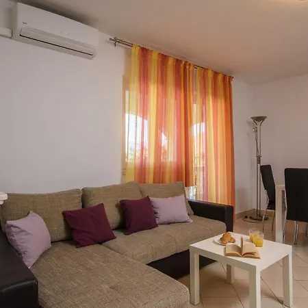 Apartman Studio Apartment Karmen
