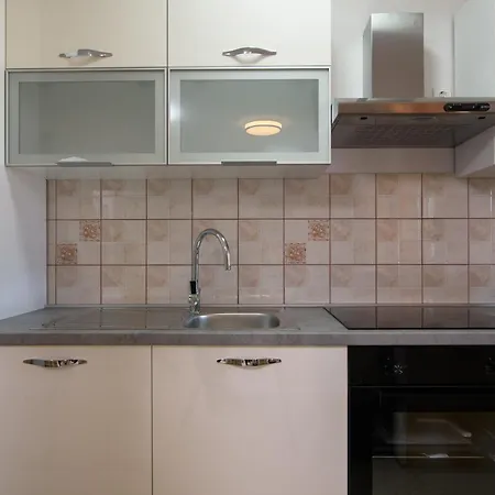 Studio Apartment Karmen 特罗吉尔