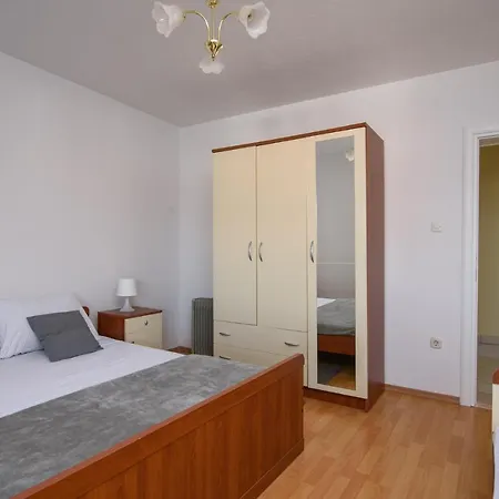 公寓 Studio Apartment Karmen 特罗吉尔