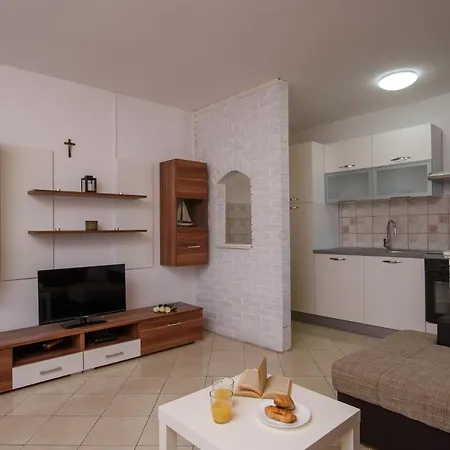 Studio Apartment Karmen *